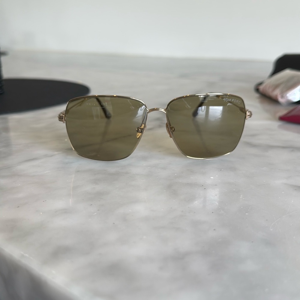 Brand new never worn Tom Ford Aviator Sunglasses